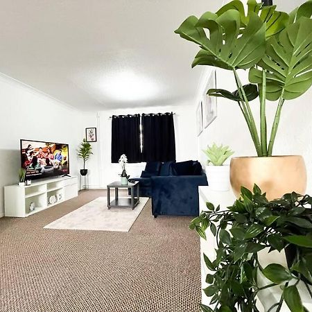 3 Bedroom House With Free Parking ชาแธม ภายนอก รูปภาพ