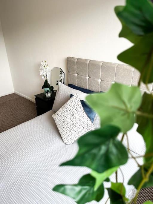 3 Bedroom House With Free Parking ชาแธม ภายนอก รูปภาพ