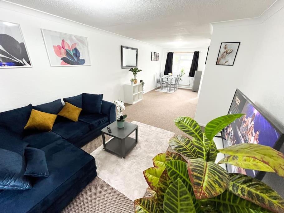 3 Bedroom House With Free Parking ชาแธม ภายนอก รูปภาพ